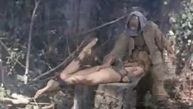 Cô thể hiện kỹ năng  ...