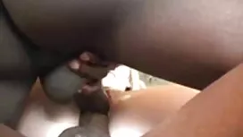 Da đen, cô gái đẹp t ...