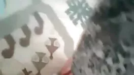 Cô gái tóc vàng ở tr ...