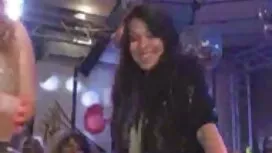 Lola đã như một cô g ...