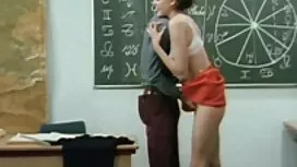 Men trắng chân cô gá ...
