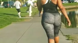 Vui tươi gà khiêu dâ ...